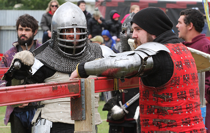 Medieval Market : Swords and Armour : Medieval Fighting : Levin : New Zealand : Richard Moore : Journalist : Photographer :
